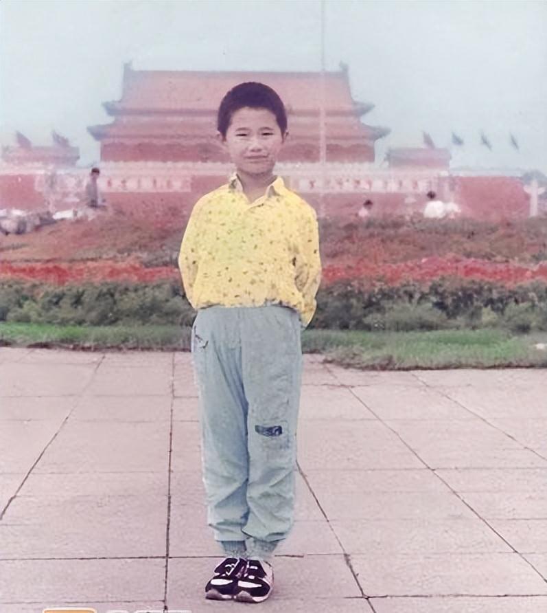 耀世娱乐注册：4年没演戏，沦为主播的朱梓骁：本是巅峰出道，缘何被传封杀？